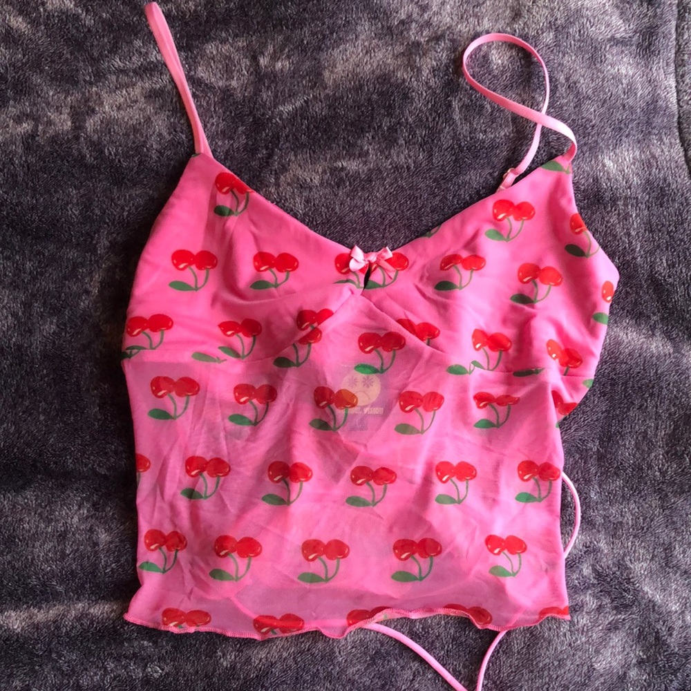 Tunnel vision cherry top